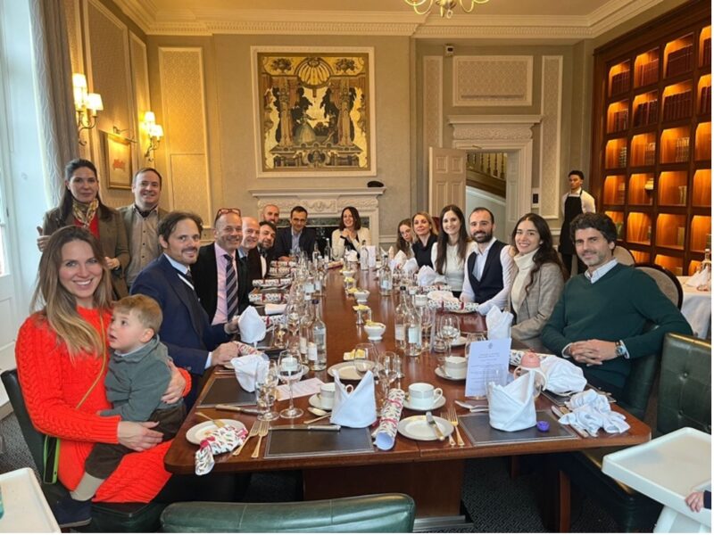 Pranzo di Natale in un Rosso Maniero inglese